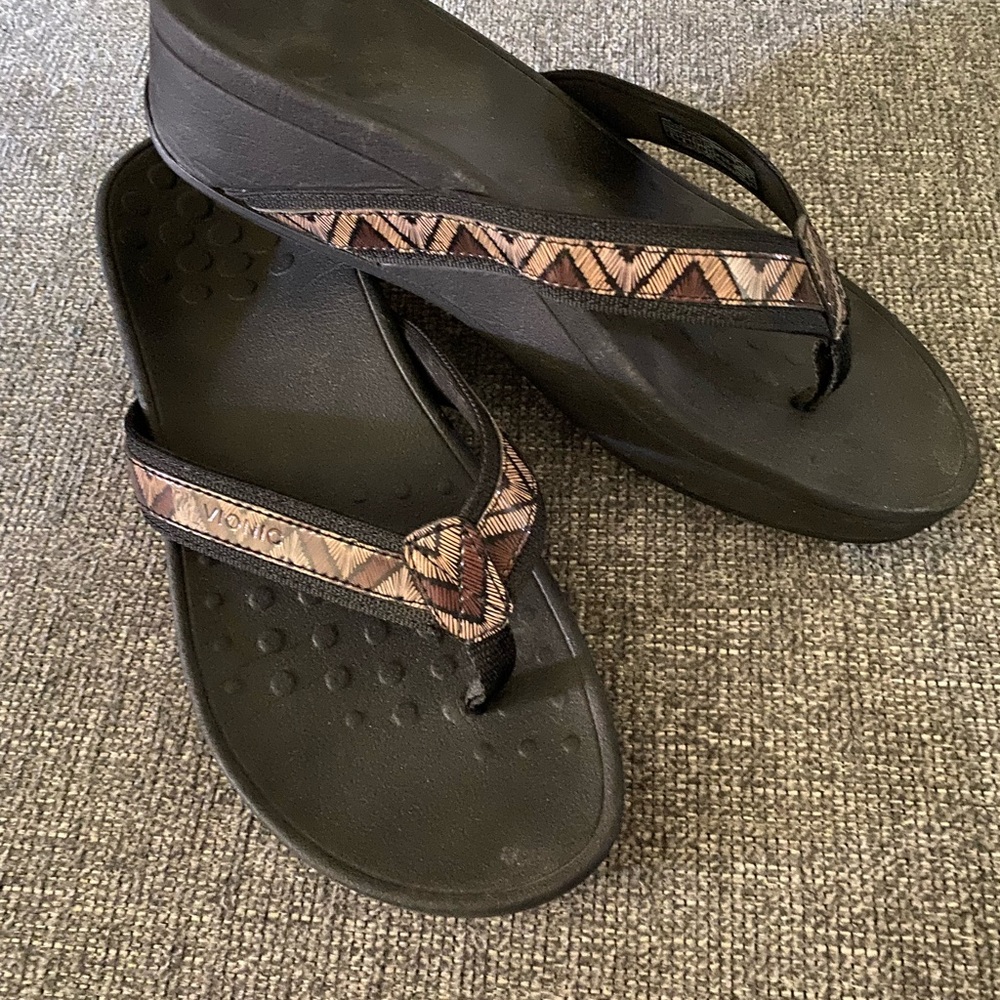 Vionic Black and Brown Sandals